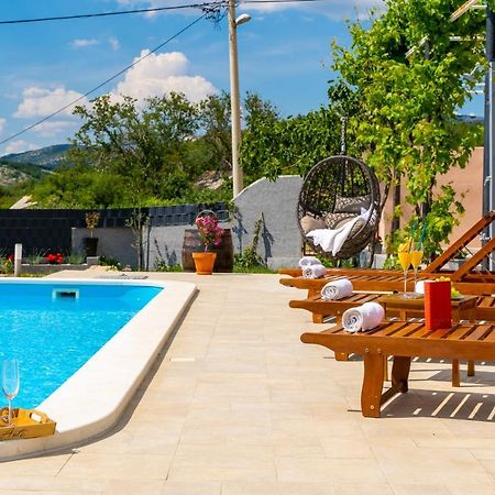 Villa Terra With Heated Pool 玛里纳 外观 照片